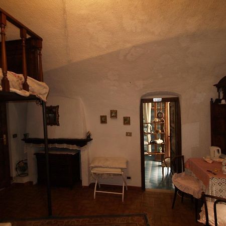 Le Petit Chateau Dolceacqua Exterior photo