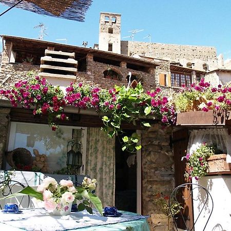 Le Petit Chateau Dolceacqua Exterior photo