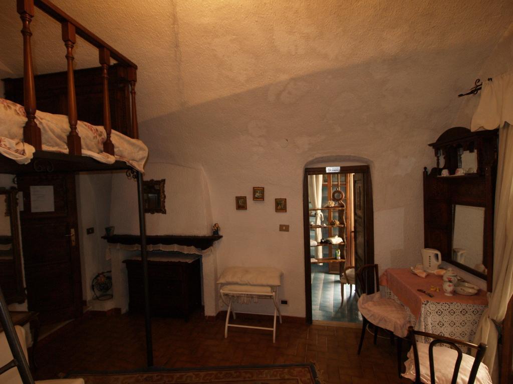 Le Petit Chateau Dolceacqua Exterior photo