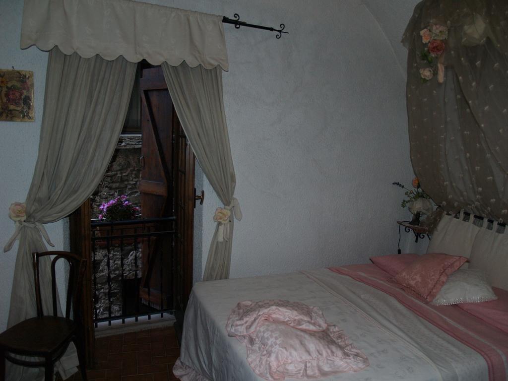 Le Petit Chateau Dolceacqua Room photo