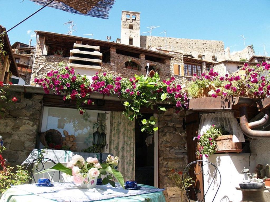 Le Petit Chateau Dolceacqua Exterior photo